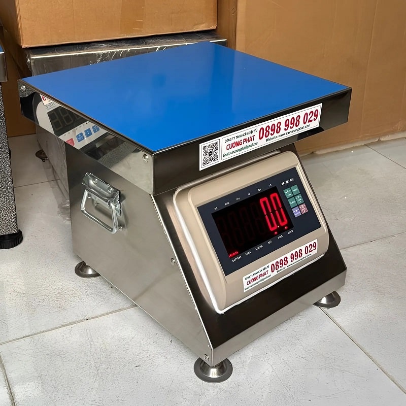 Thiết kế kín bọc inox 304 xung quanh và tay xách 2 bên cân ghế hộp T7E